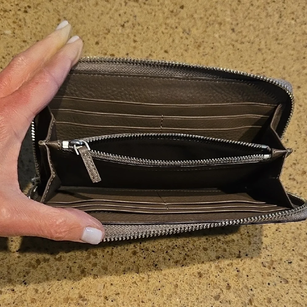 New Tory Burch McGraw Zip Wallet - Picture 4 of 9